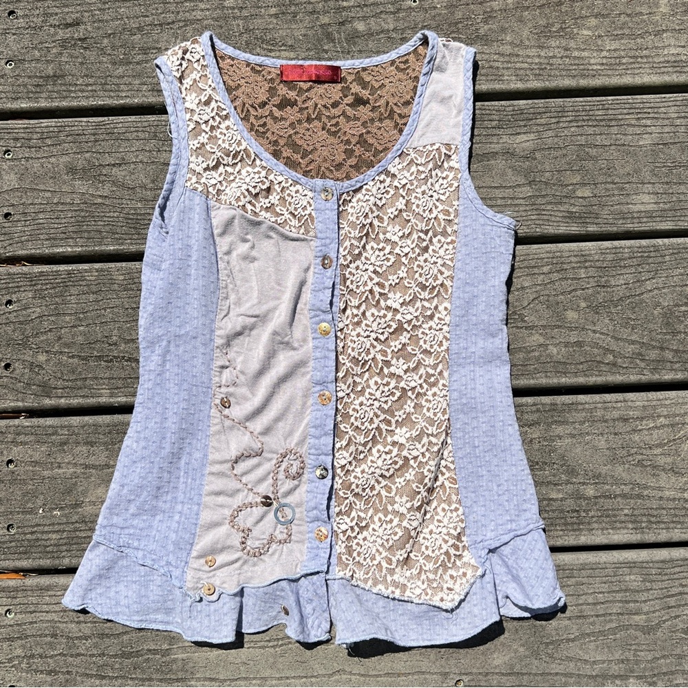 SYLC Camisa: Lace Panel Sleeveless Button-Down Vest. Women’s Size Small.